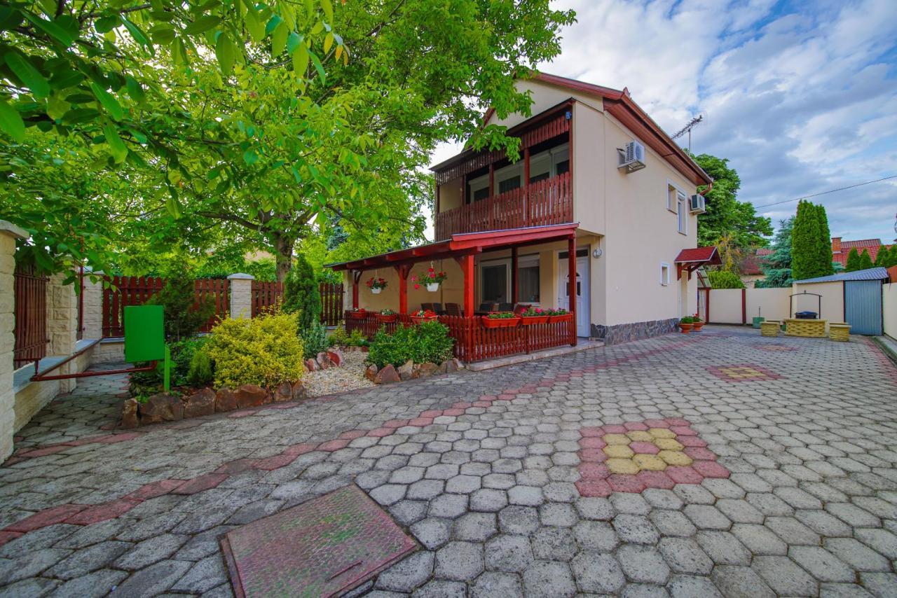 Maria Apartman Hajdúszoboszló Buitenkant foto