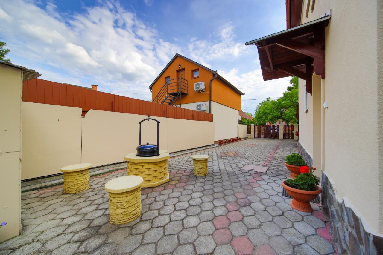 Maria Apartman Hajdúszoboszló Buitenkant foto